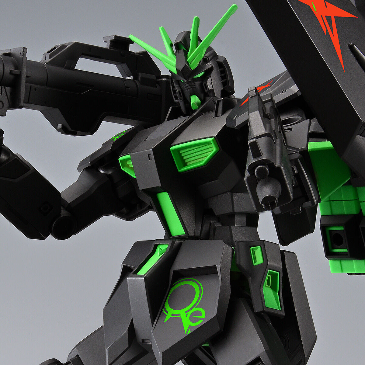 [PRE-ORDER] Gundam - EG 1/144 ν Gundam & Fin Funnel [Recirculation Color / Neon Green] [P-Bandai]